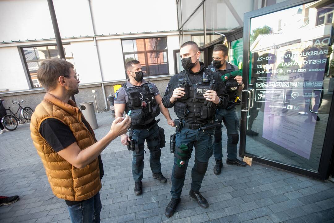 Antanas Kandrotas-Celofanas bandė be galimybių paso patekti į „Akropolį“
