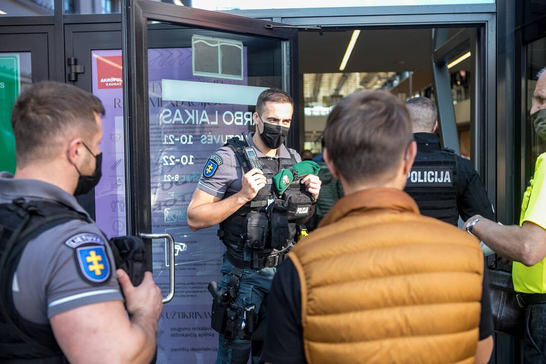 Antanas Kandrotas-Celofanas bandė be galimybių paso patekti į „Akropolį“