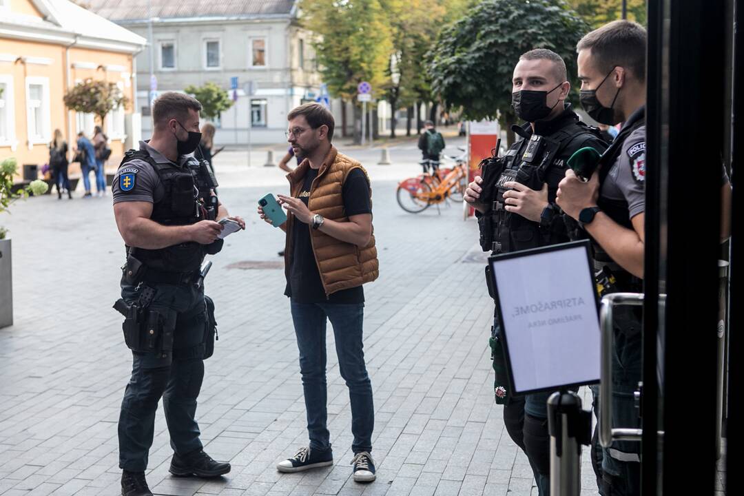 Antanas Kandrotas-Celofanas bandė be galimybių paso patekti į „Akropolį“