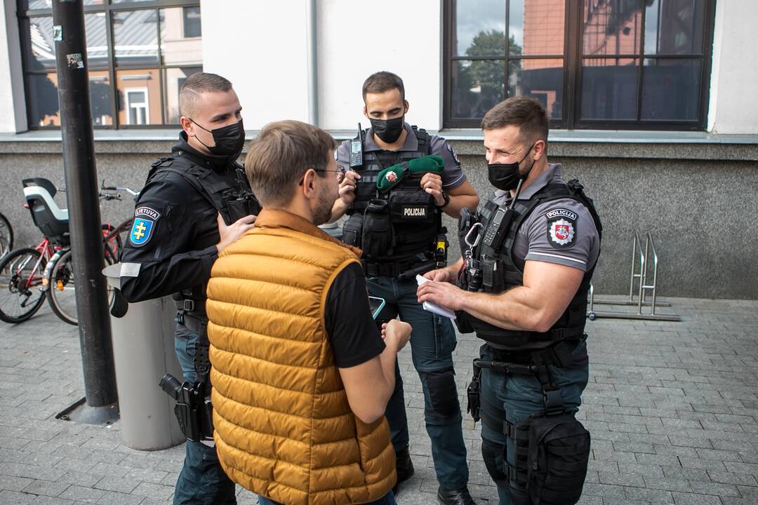 Antanas Kandrotas-Celofanas bandė be galimybių paso patekti į „Akropolį“