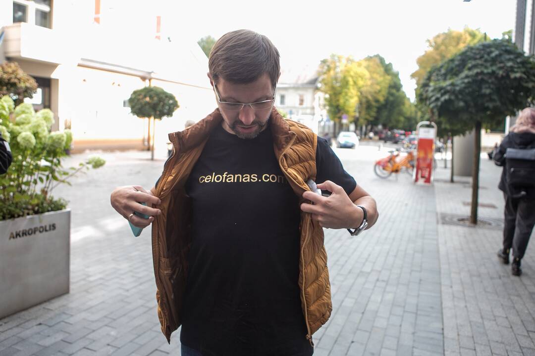 Antanas Kandrotas-Celofanas bandė be galimybių paso patekti į „Akropolį“