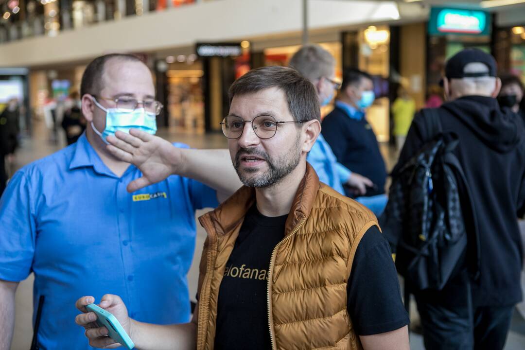 Antanas Kandrotas-Celofanas bandė be galimybių paso patekti į „Akropolį“