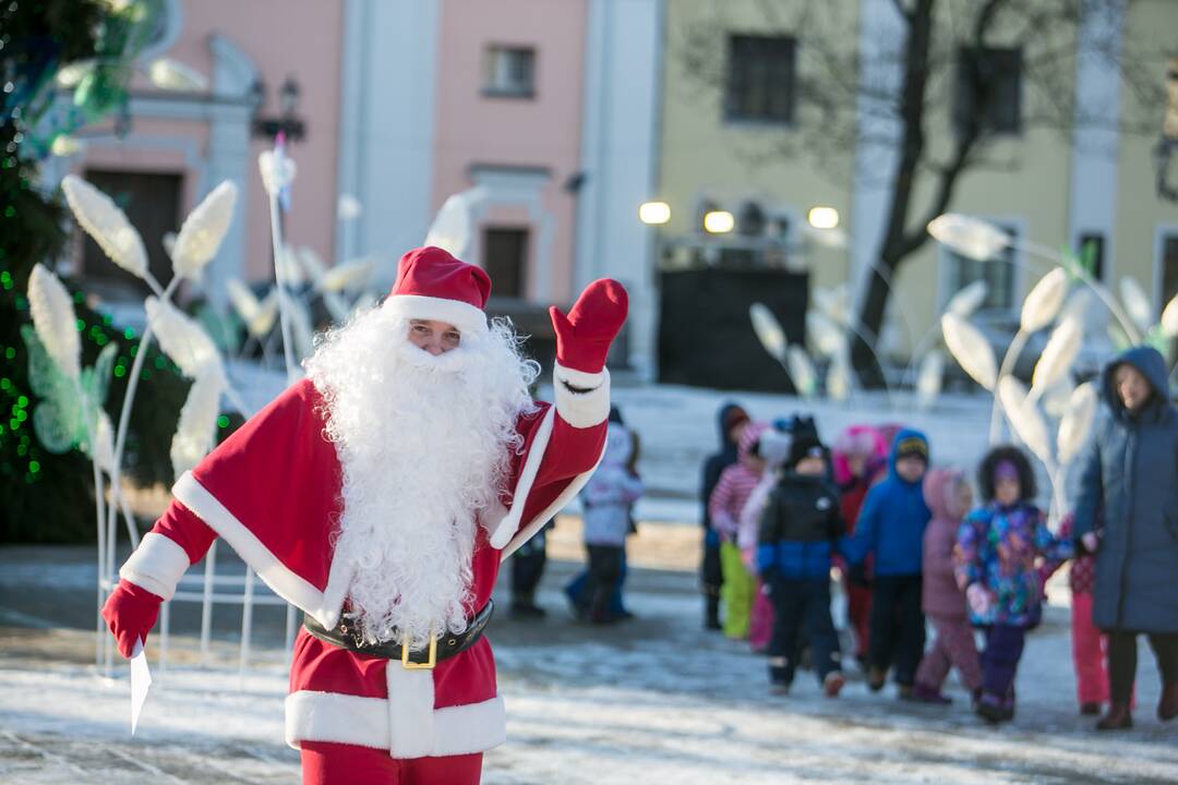 Kauniečiai leidžia laiką stebuklingame Kalėdų sode