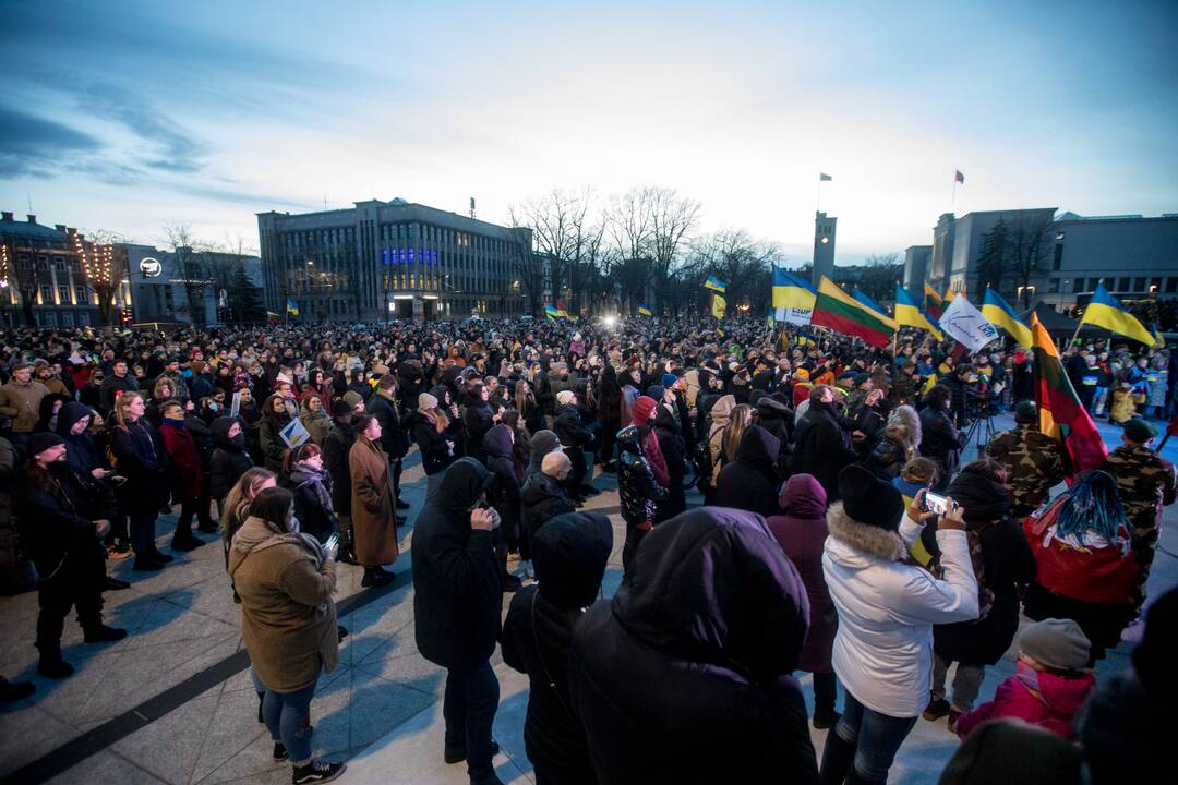 Daugybė žmonių Kaune susirinko į Ukrainos palaikymo akciją