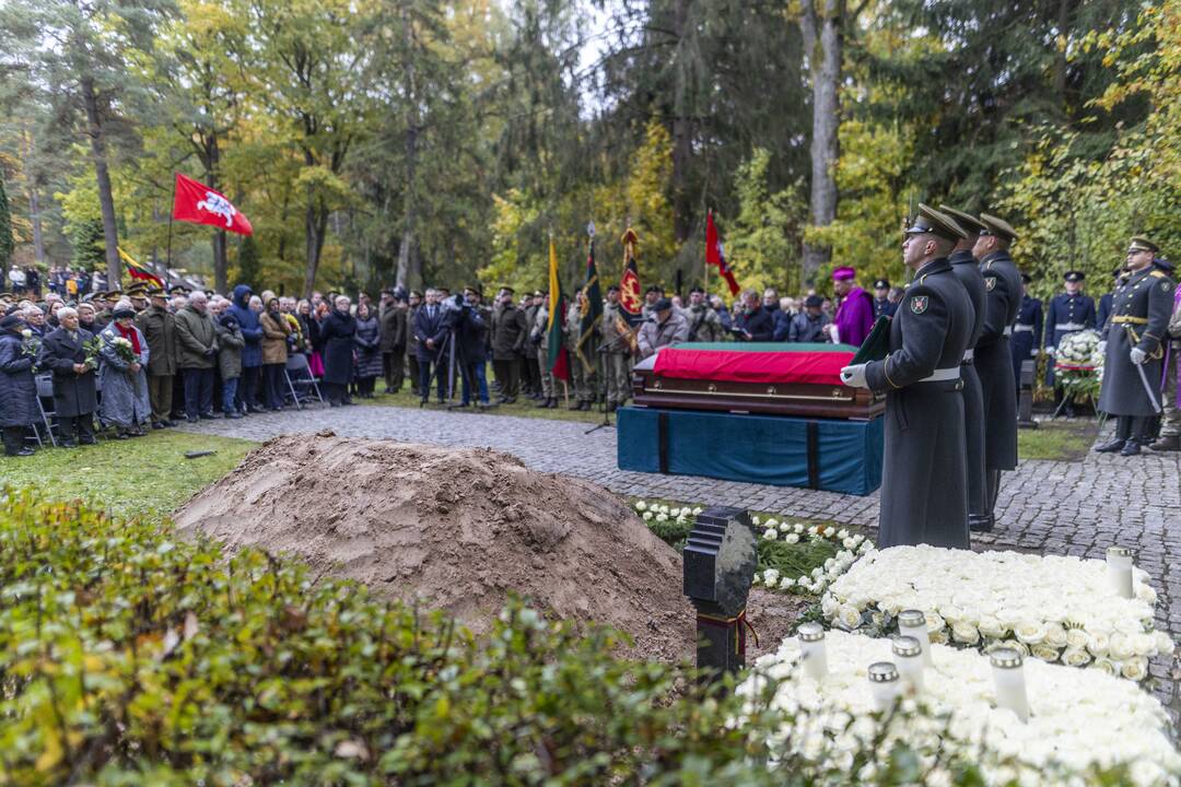 Pulkininko J. Vitkaus-Kazimieraičio laidotuvių ceremonija
