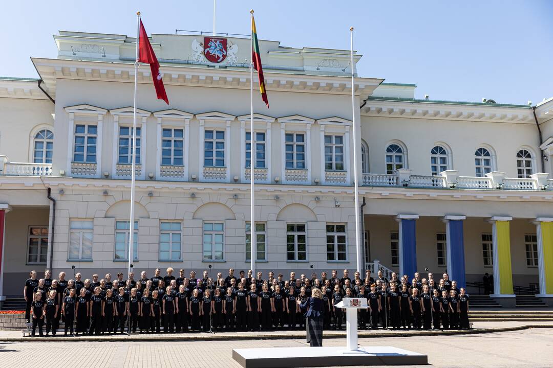 Dainų šventės vėliavos pakėlimo ceremonija Vilniuje