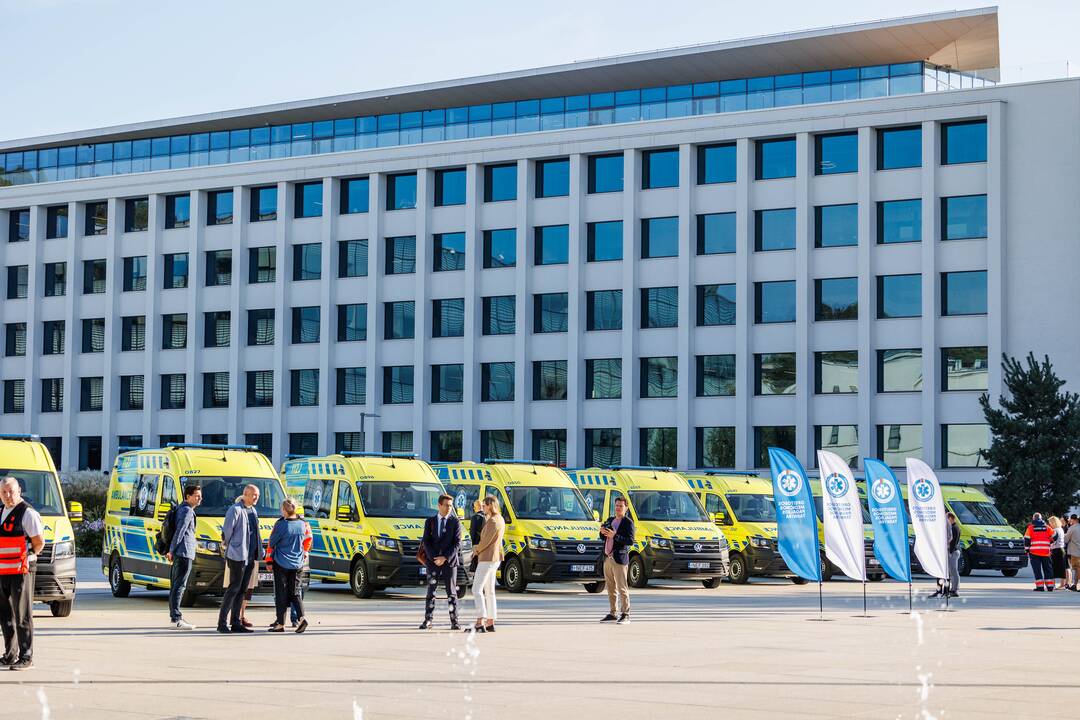 Kaune pristatyti nauji greitosios pagalbos automobiliai