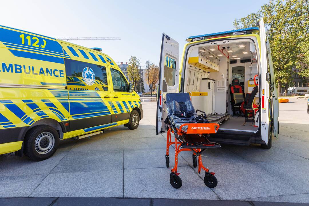 Kaune pristatyti nauji greitosios pagalbos automobiliai