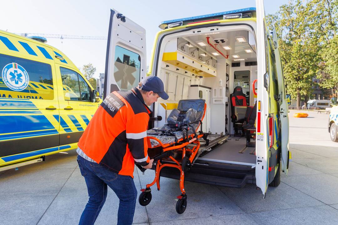 Kaune pristatyti nauji greitosios pagalbos automobiliai