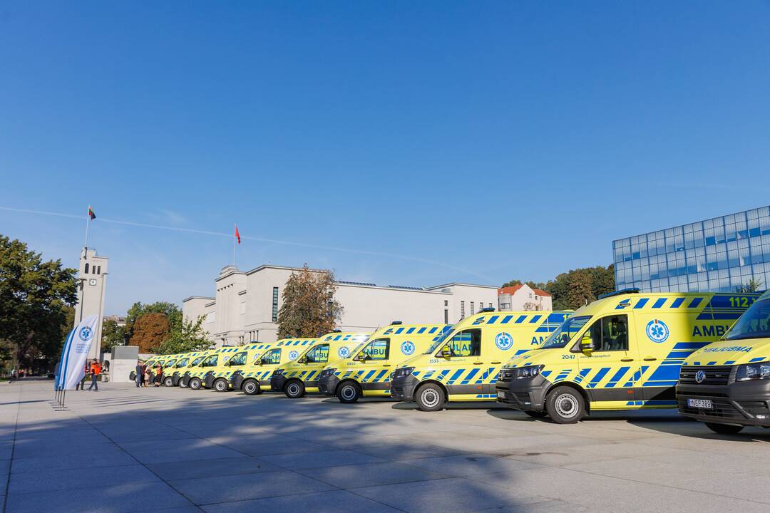 Kaune pristatyti nauji greitosios pagalbos automobiliai