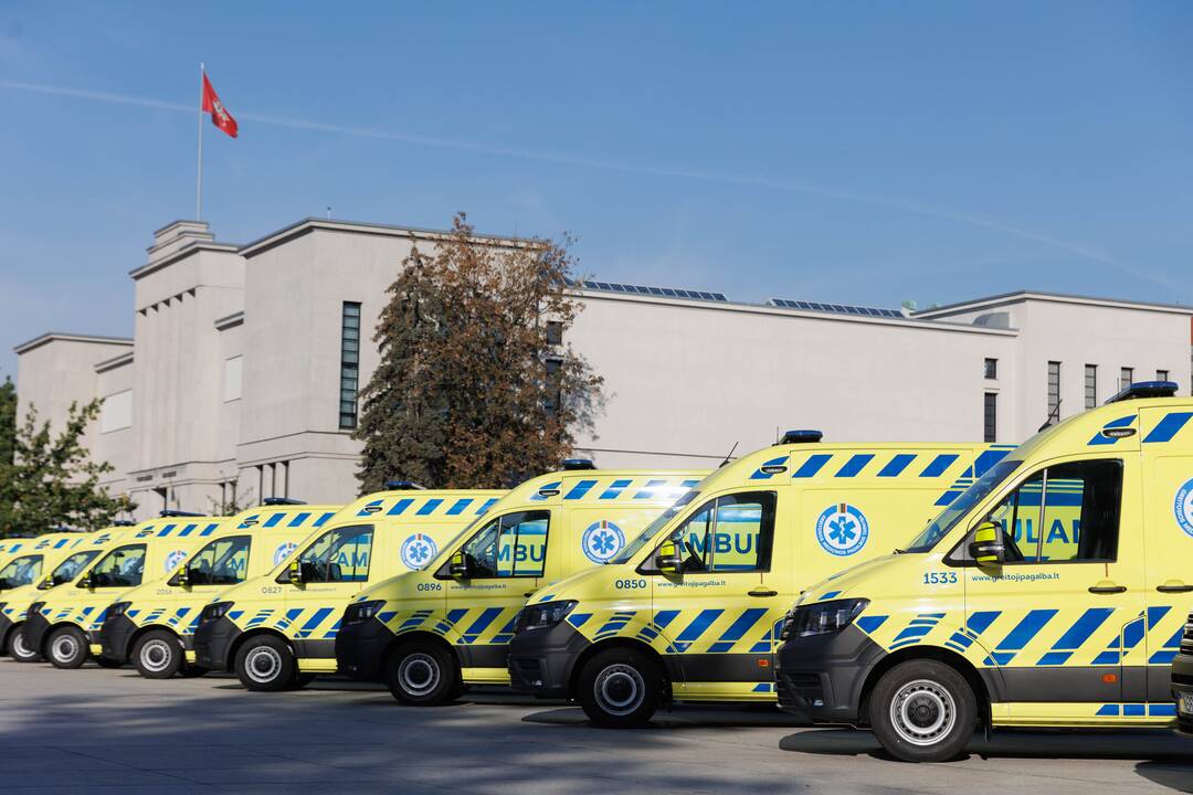 Kaune pristatyti nauji greitosios pagalbos automobiliai