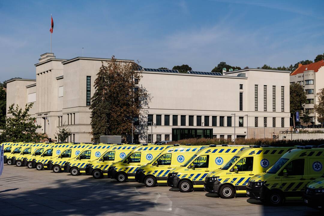 Kaune pristatyti nauji greitosios pagalbos automobiliai