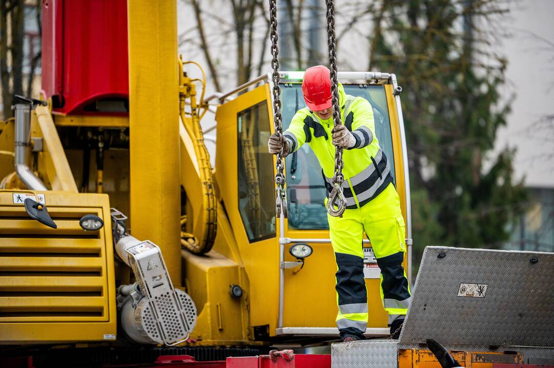 Atvyko: Vienybės aikštėje greitai prasidės eglutės puošimo darbai.