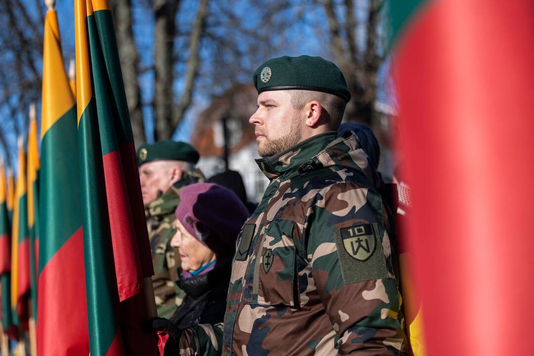 Baltijos valstybių vėliavų pakėlimo ceremonija Simono Daukanto aikštėje