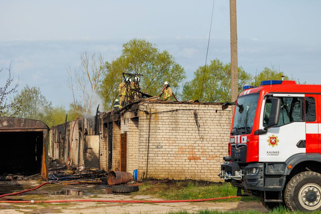 Garažų masyvo gaisras Kauno rajone