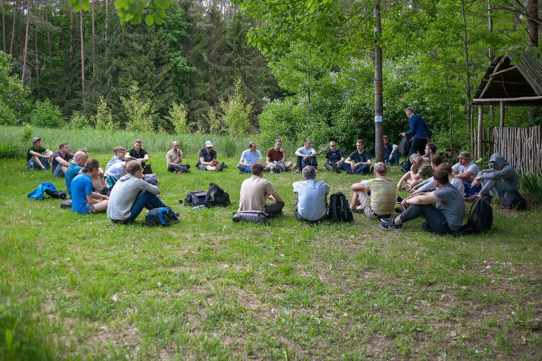 Patrauklu: keliauti piligriminiais maršrutais į Šiluvą žmonės atvyksta nuolat – po vieną, poromis, šeimomis, grupelėmis, su parapija ar bendruomene, su darbovietės kolektyvu.