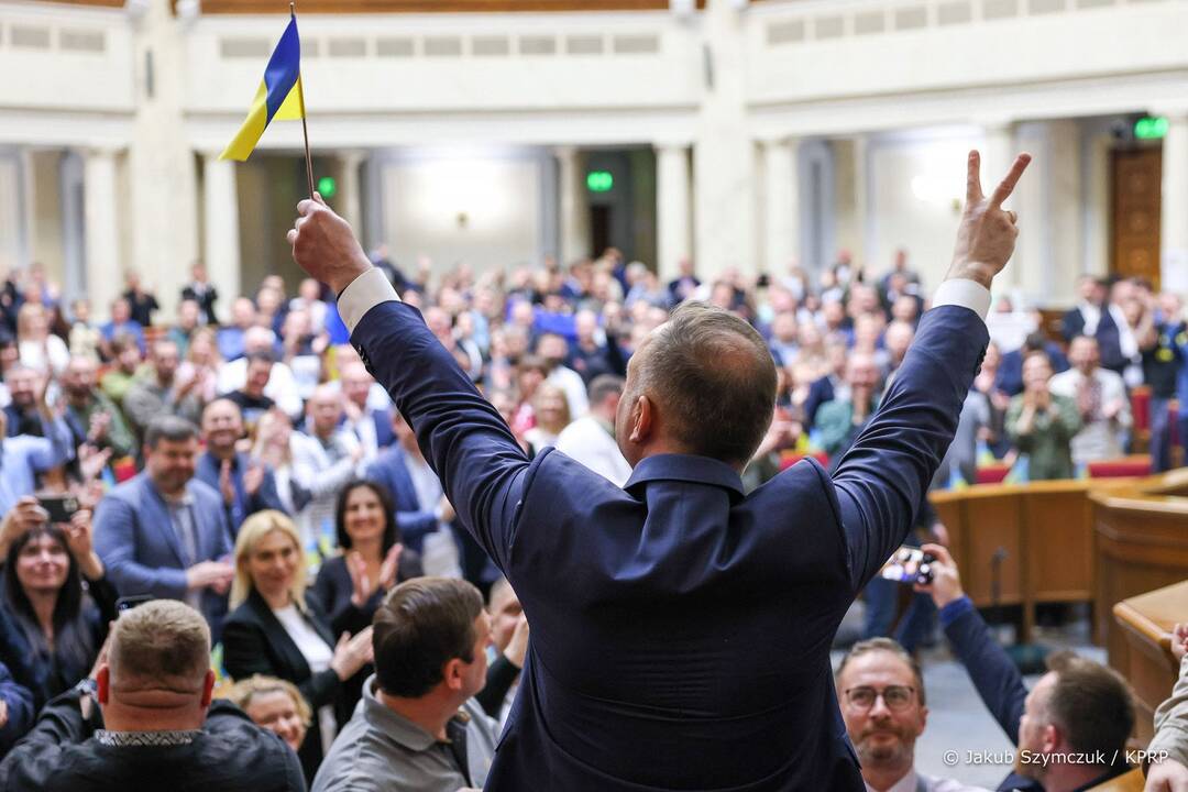 Andrzejus Duda (kairėje) ir Volodymyras Zelenskis (dešinėje)