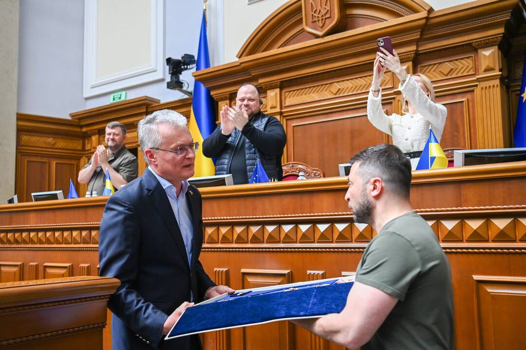 V. Zelenskiui įteiktas aukščiausias Lietuvos valstybės apdovanojimas