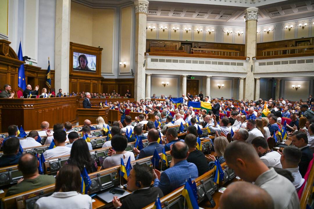 V. Zelenskiui įteiktas aukščiausias Lietuvos valstybės apdovanojimas