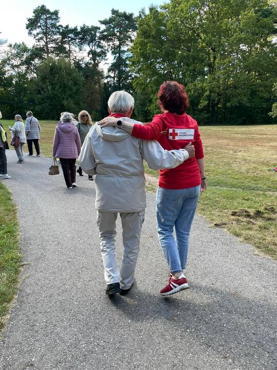 Sukvietė: Lietuvos Raudonasis Kryžius senjorams surengė šventę Panemunės šile.