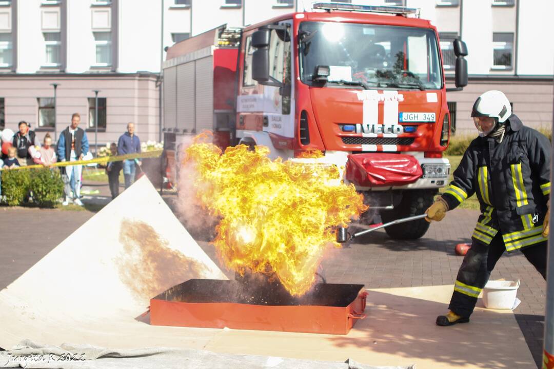 Ugniagesiams pristatytos naujovės, kurių mūsų šalies gelbėtojai vis dar neturi