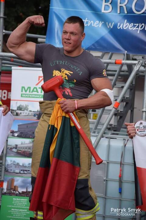 Modestas Mikolaitis (kairėje)