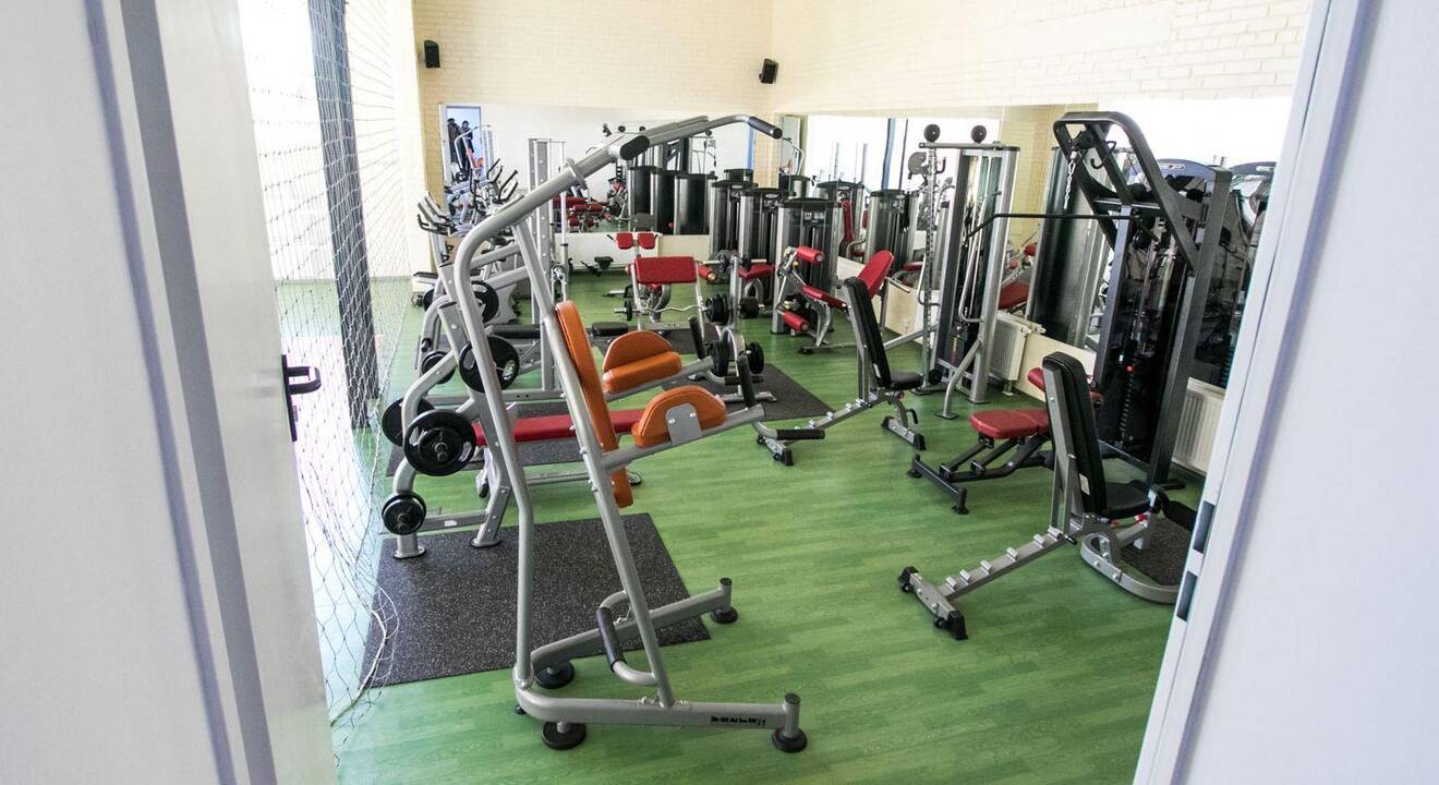 Trauka: O.Fedorčakas džiaugiasi, kad atnaujinus Vilkijos stadioną padaugėjo tiek norinčių žaisti futbolą berniukų, tiek mergaičių.
