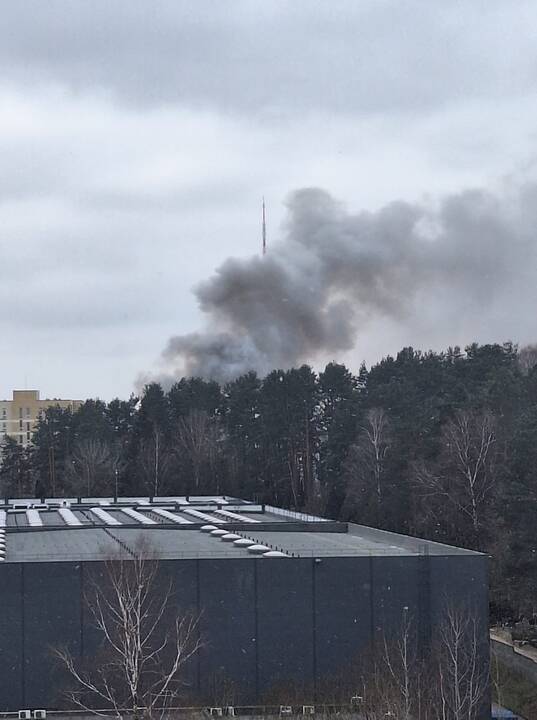 Keturis butus Viršuliškių daugiabutyje surijo liepsnos