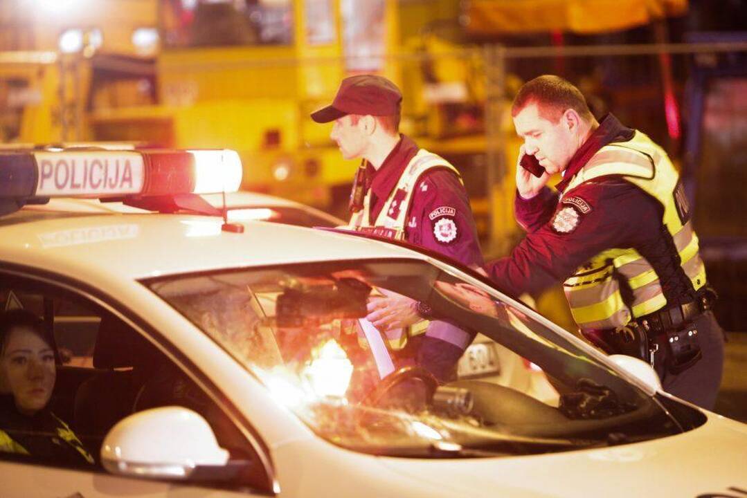 Trakų rajone žuvo automobilio prispaustas vyras