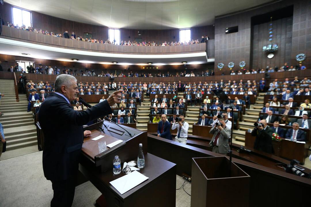 Turkijos valdantieji apsivalo nuo dvasininko F. Guleno šalininkų