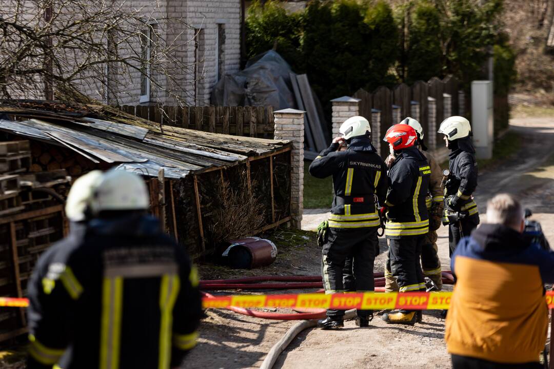 Įtariama, kad kažkas panevėžiečių namą supleškino tyčia