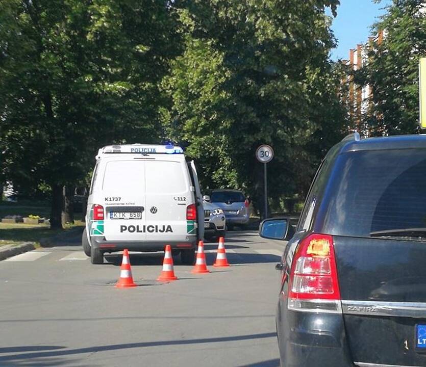Nelaimės nesibaigia: Kauno pėsčiųjų perėjoje partrenktas jaunuolis