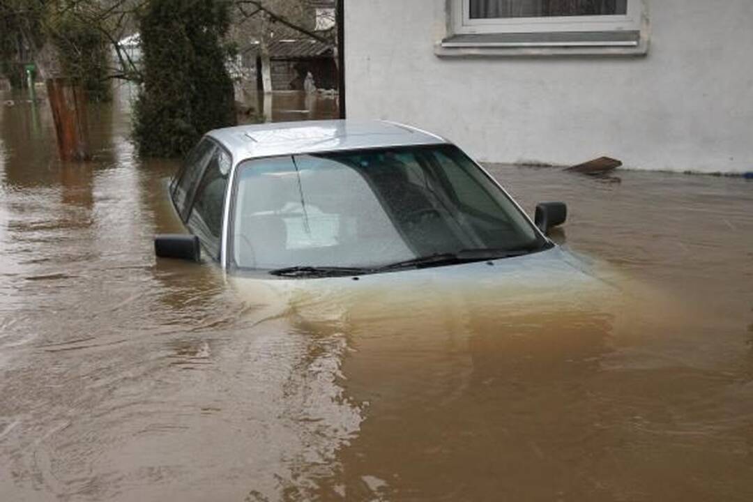 Nerimas: šiemet Neris užšalo, todėl baiminamasi ledų sangrūdos ir potvynio.