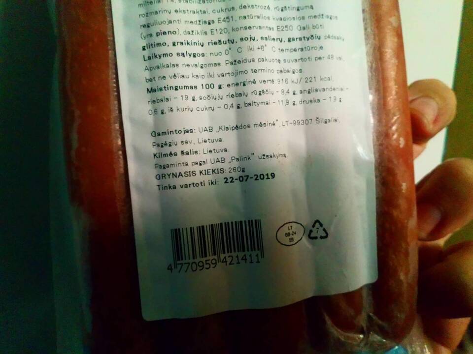 Situacija: VMVT specialistai šaldiklyje rado dešrelių su pasibaigusiu galiojimo terminu, tačiau įstaigos vadovė įtaria buvusios darbuotojos klastą.