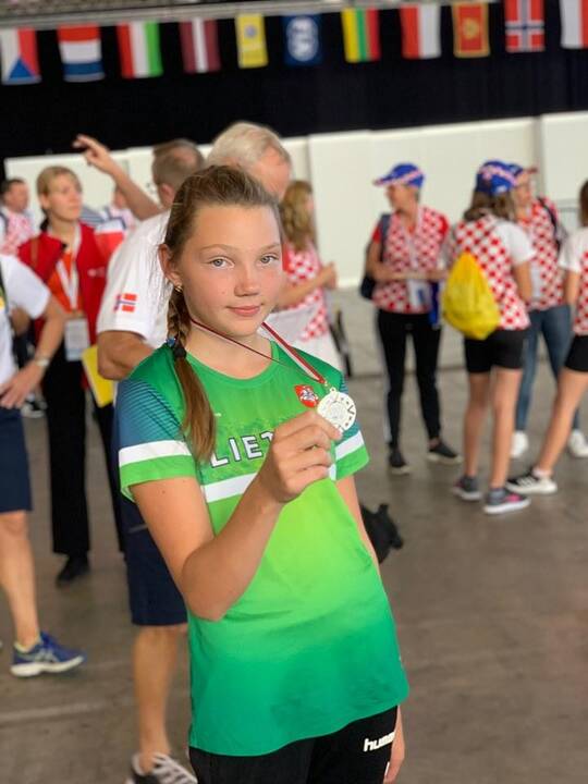 Plačiau: Lietuvai atstovavę jaunieji dviratininkai ir dalyvavo konkurse, ir aplankė šokolado fabriką.