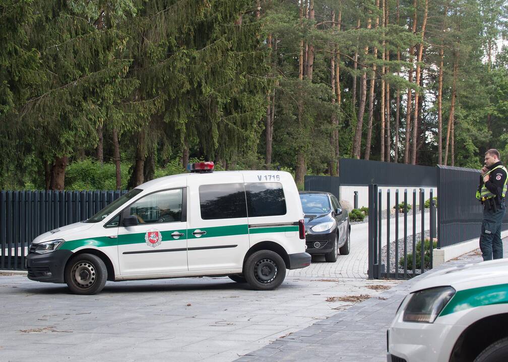 Muzikanto E. Dragūno namuose – policijos kratos