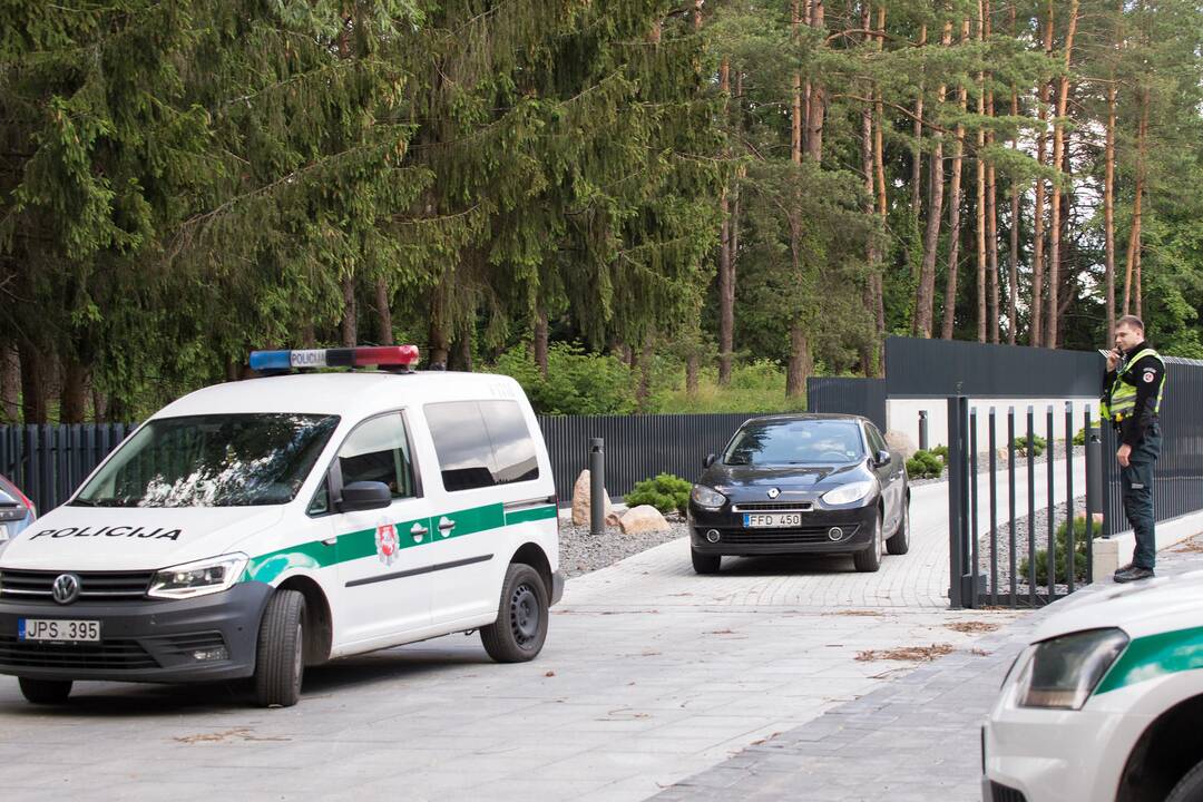 Muzikanto E. Dragūno namuose – policijos kratos
