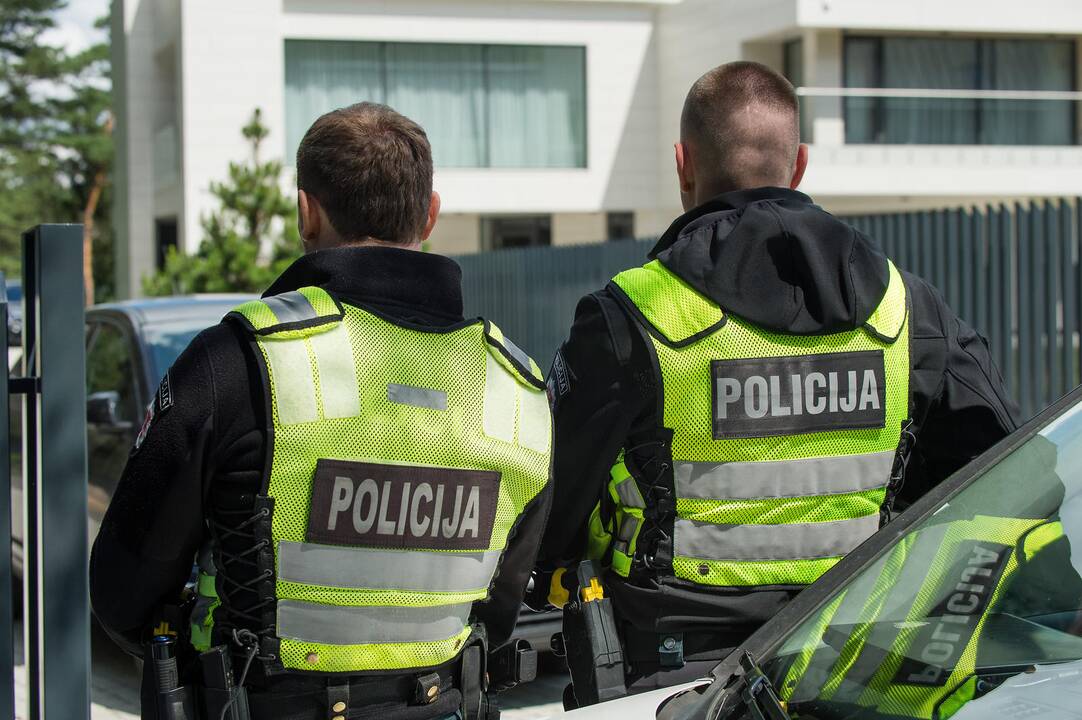 Muzikanto E. Dragūno namuose – policijos kratos