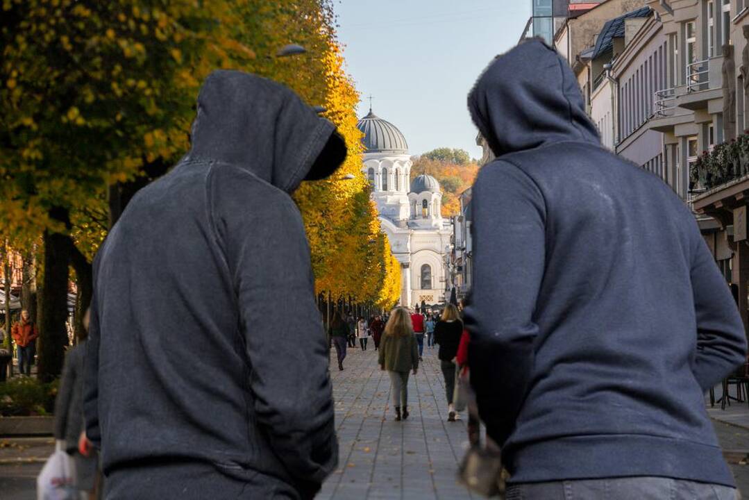 Nesutramdomi nepilnamečiai baugina Laisvės alėjos prekeivius: situacija baisi