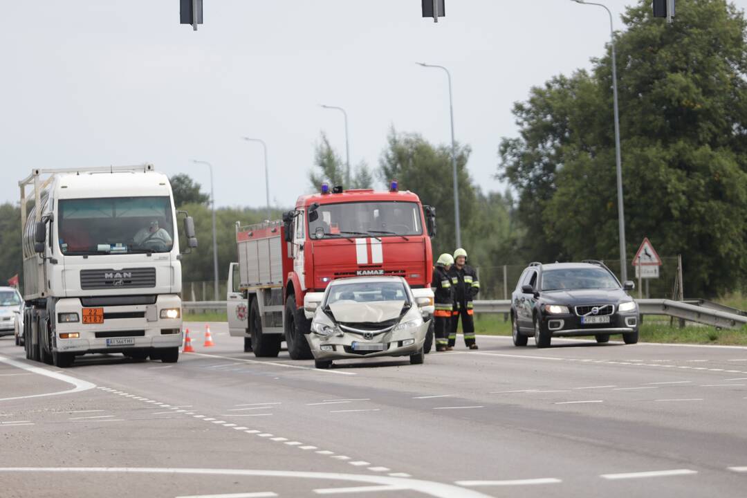 Kelyje link Jonavos – masinė avarija