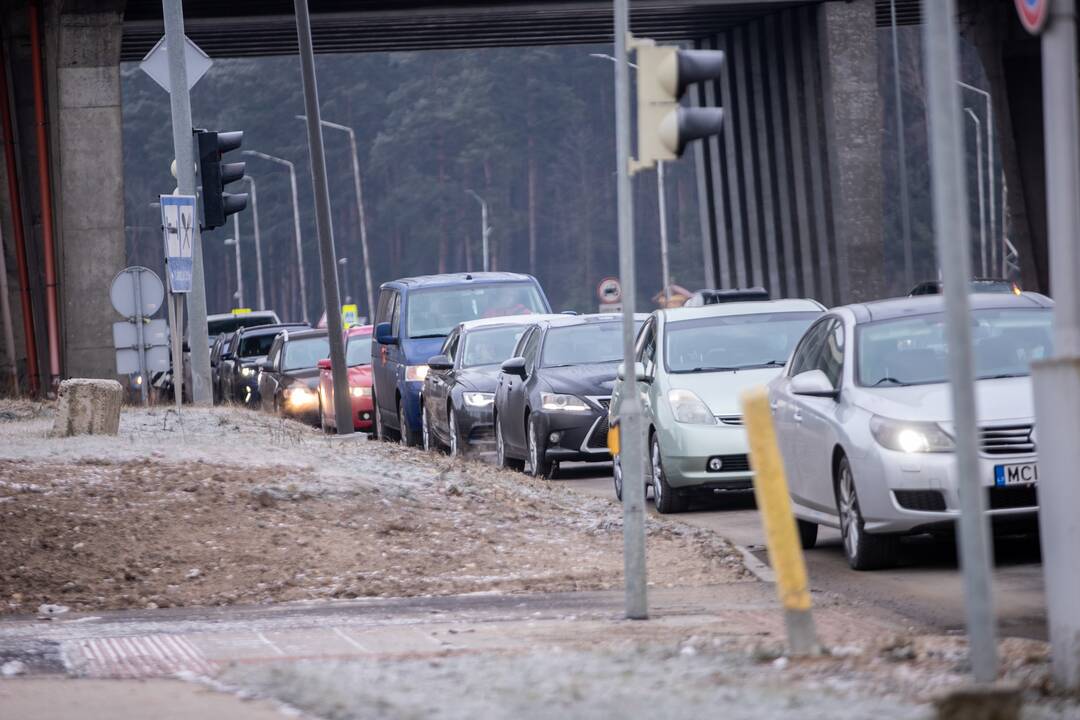 Prie koronaviruso patikros punkto Kaune – milžiniška eilė