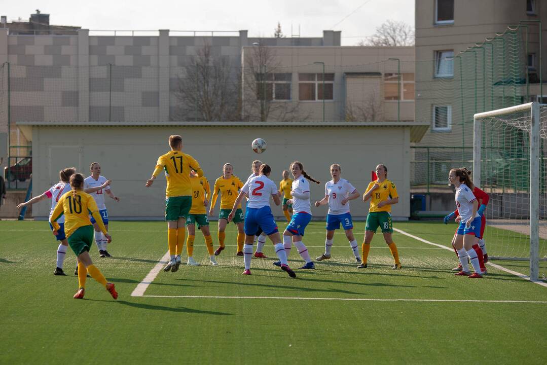 Lietuvos moterų futbolo rinktinės rungtynės su Farerų salų rinktine