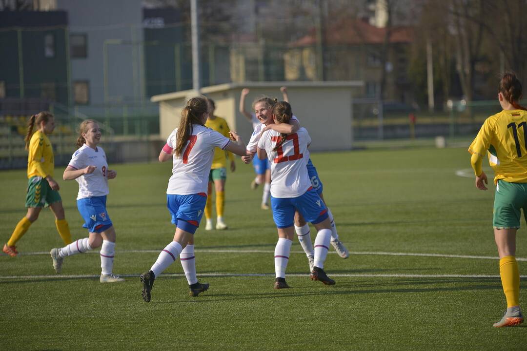 Lietuvos moterų futbolo rinktinės rungtynės su Farerų salų rinktine