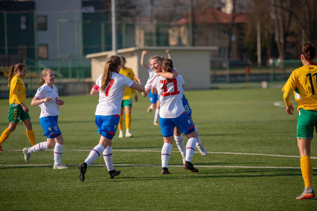 Lietuvos moterų futbolo rinktinės rungtynės su Farerų salų rinktine