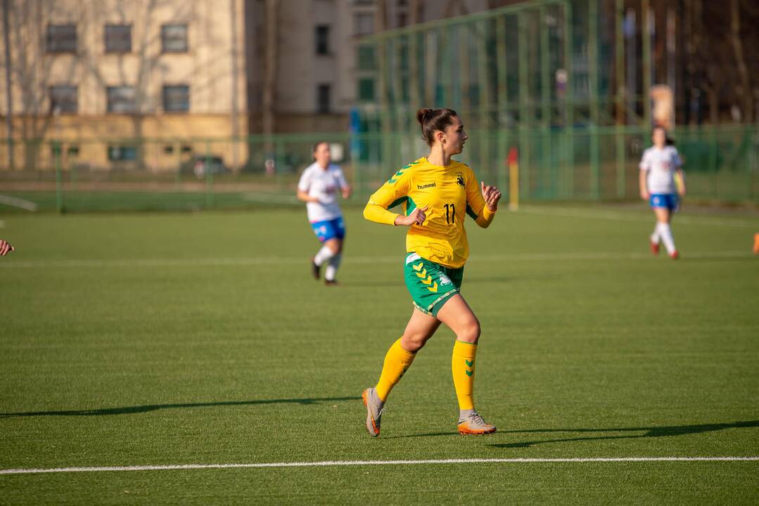 Lietuvos moterų futbolo rinktinės rungtynės su Farerų salų rinktine