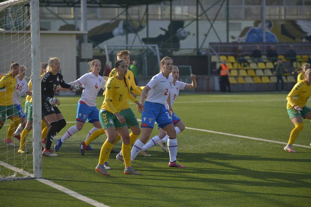 Lietuvos moterų futbolo rinktinės rungtynės su Farerų salų rinktine