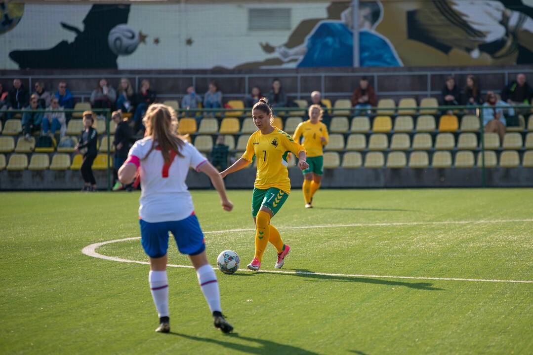Lietuvos moterų futbolo rinktinės rungtynės su Farerų salų rinktine