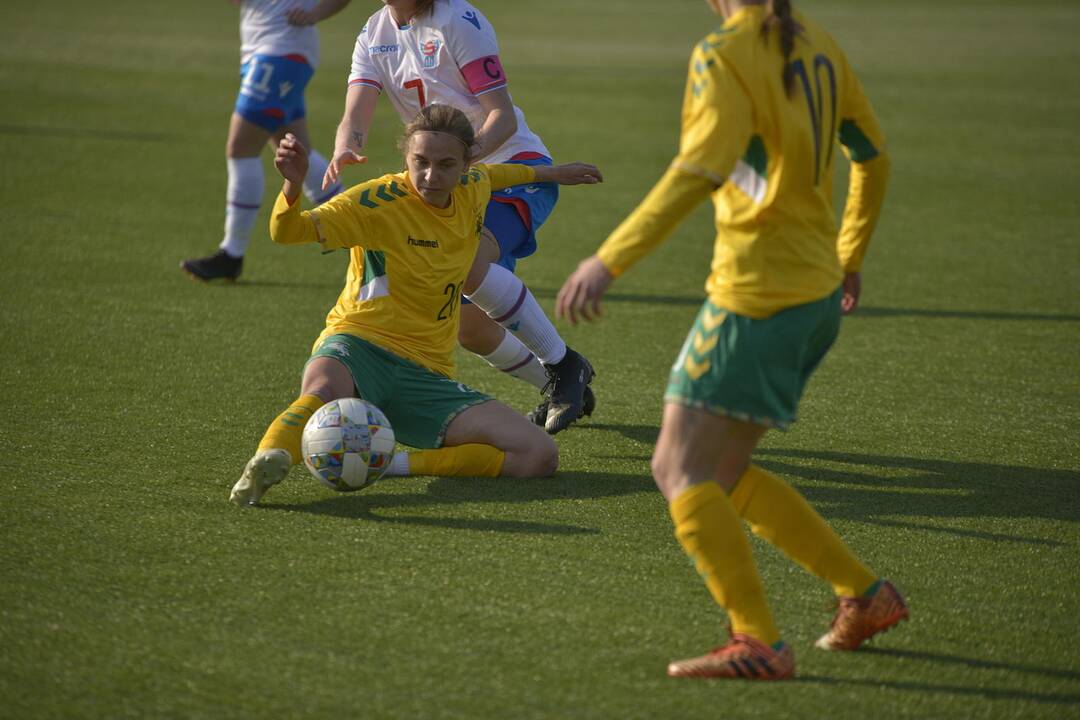 Lietuvos moterų futbolo rinktinės rungtynės su Farerų salų rinktine