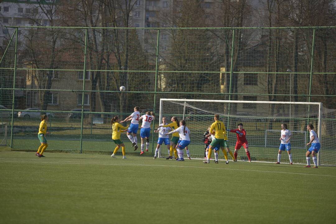 Lietuvos moterų futbolo rinktinės rungtynės su Farerų salų rinktine