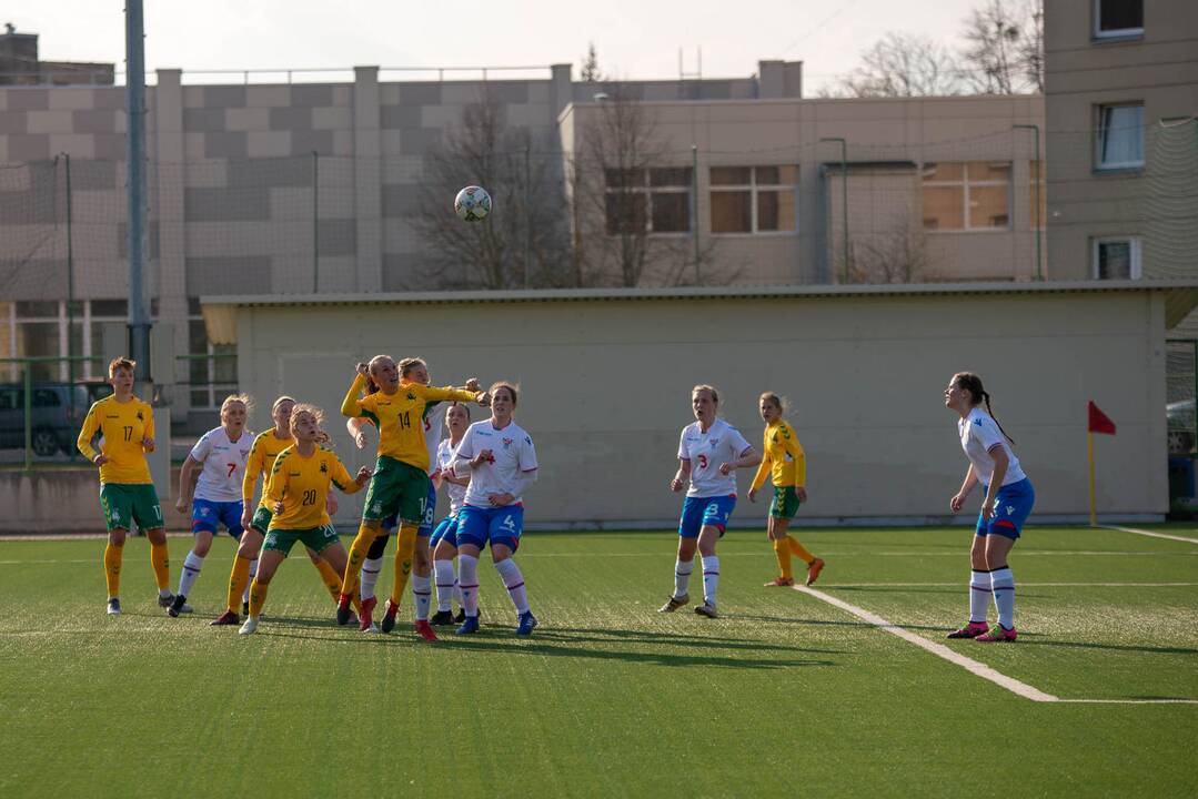 Lietuvos moterų futbolo rinktinės rungtynės su Farerų salų rinktine
